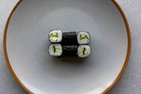 Ролл с огурцом