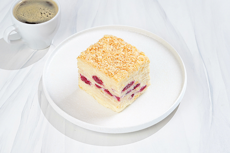 Бакинский слоеный с вишней