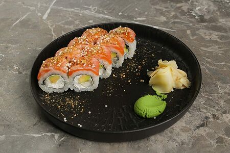 Ролл с лососем, грушей и карамелью