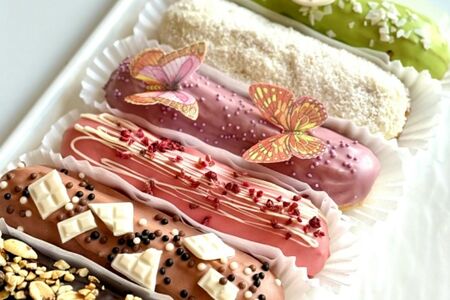 Эклеры в ассортименте