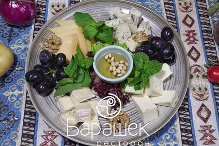 Сырная тарелка из европейских сыров