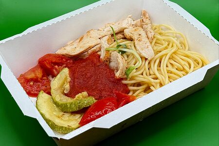 Овощи, запеченные с грудкой су-вид, спагетти с соусом томатным