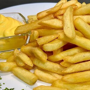 Картофель фри с соусом 