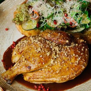 Фермерский цыпленок с фирменной лепешкой