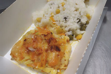 Филе горбуши с овощами под сыром, гарнир рис с овощами