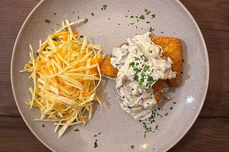 Картофельные хэшбрауны с грибным соусом