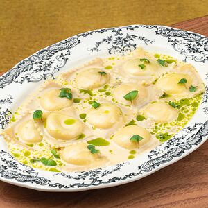 Равиоли со страчателлой и базиликом 