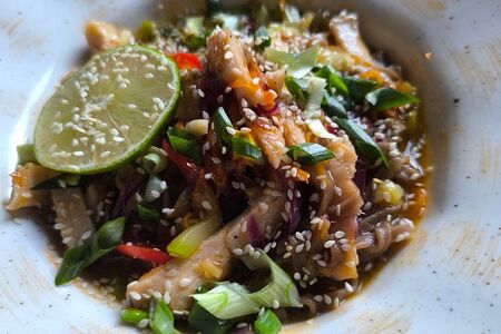 Соба с курицей и овощами