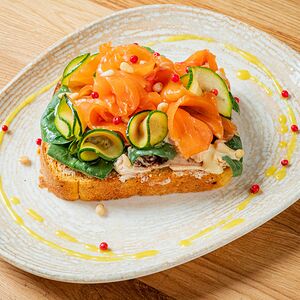 Смореброд с лососем гравлакс