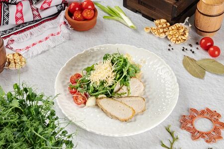 Салат Цезарь с курицей