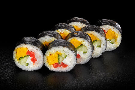 Ролл Салмон тамаго маки