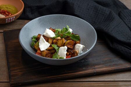 Салат с баклажанами и кинзой 