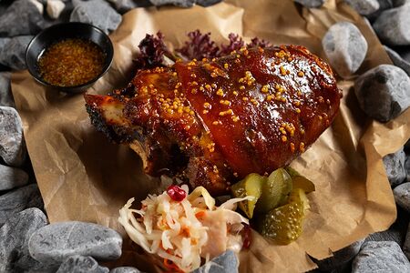 Томленая свиная рулька