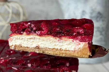 Чизкейк с малиной