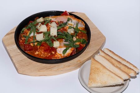 Шакшука с халлуми