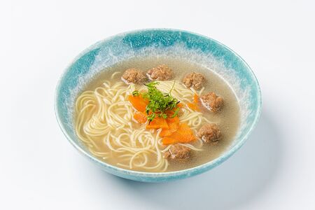 Куринный бульон с митболами