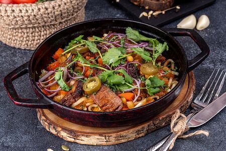 Домашняя лапша с овощами и филе ягнёнка