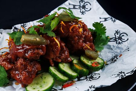 Куриные крылья в соусе сладкий бурбон