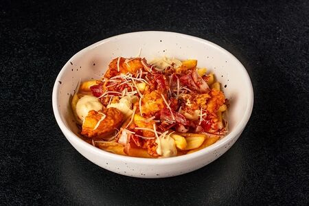 Фри с беконом и креветками