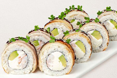 Ролл Филадельфия в угре с тигровой креветкой