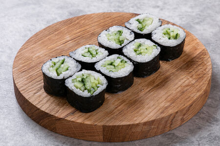 Ролл с огурцом