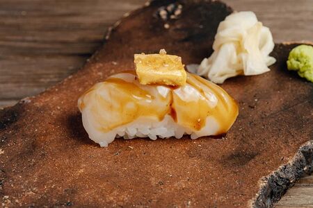 Суши Гребешок, фуа-гра и соус унаги