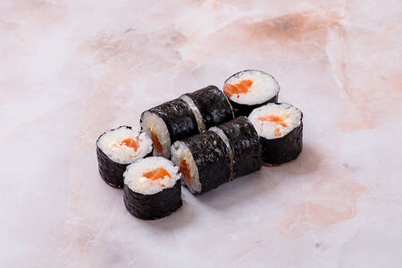 Ролл с острым лососем