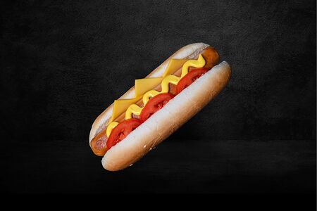 Хот-дог сырный с говяжьей сосиской