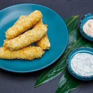 Сырные палочки с соусом Цезарь