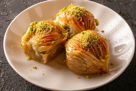 Баклава с фисташками и сливками миде