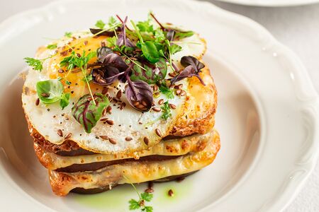 Крок-мадам с мортаделлой и моцареллой