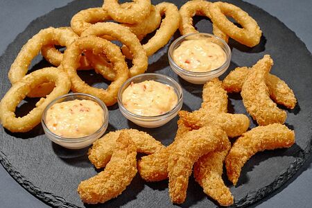 Сет: Креветки в кляре (10 шт.), Кольца кальмаров (10 шт.)