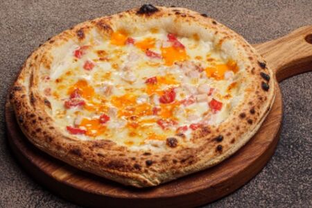 Пицца с цыпленком и томатами 