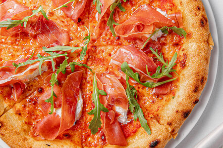 С пармской ветчиной и страчателлой