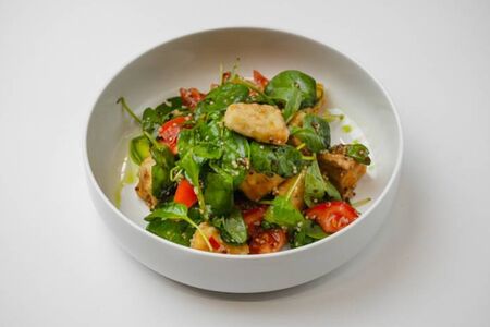 Салат с хрустящими баклажанами