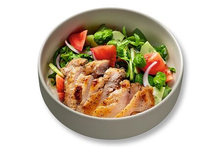 Салат с жареным цыпленком