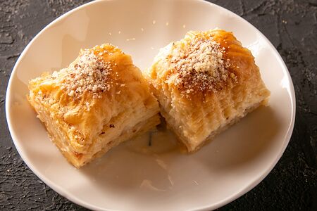 Баклава с фундуком молочная сютлю нурие