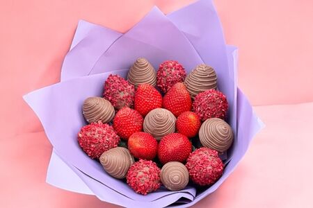 Букет из клубники в шоколаде Лето