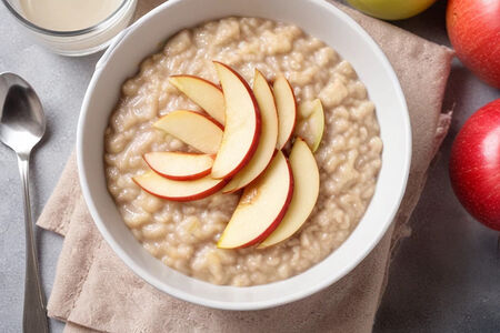 Овсяная каша на воде с яблоками