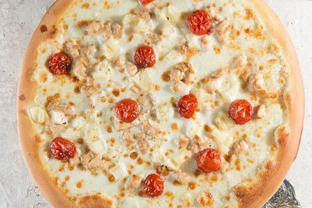 Пицца Гавайская с курицей и ананасами