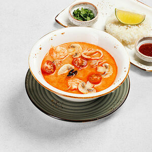 Том ям с морепродуктами