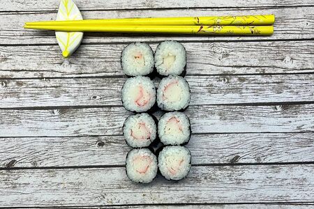Мини-ролл со снежным крабом