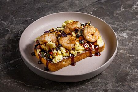 Брускетта с креветкой