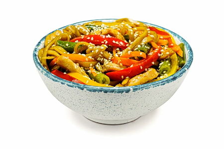 Удон с курицей в кисло-сладком соусе