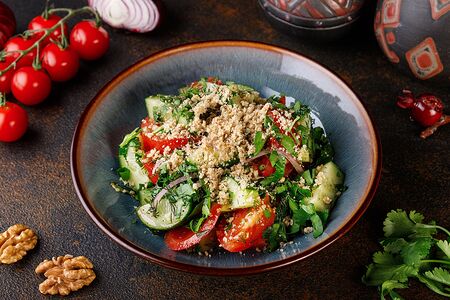 Грузинский с орехами