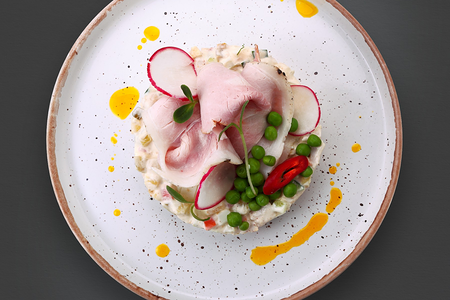 Оливье с тамбовским окороком