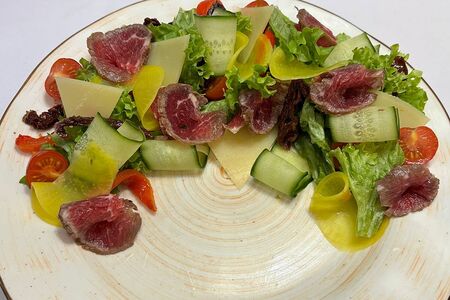 Салат с ростбифом из говядины