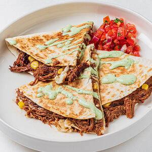 Кесадилья с рваной говядиной