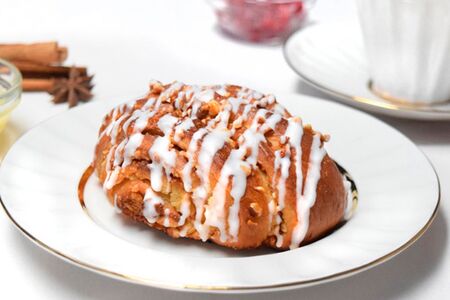 Булочка с марципаном