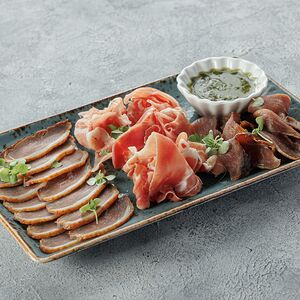 Мясные деликатесы